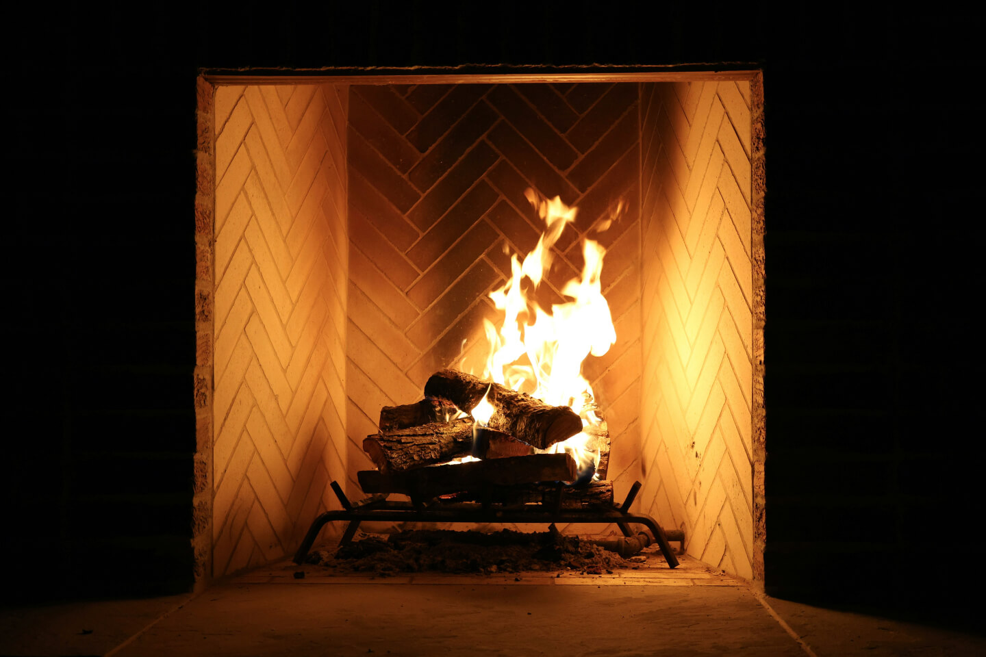 4-Creative-Tile-Combinations-for-Your-Home-Fireplace.jpg