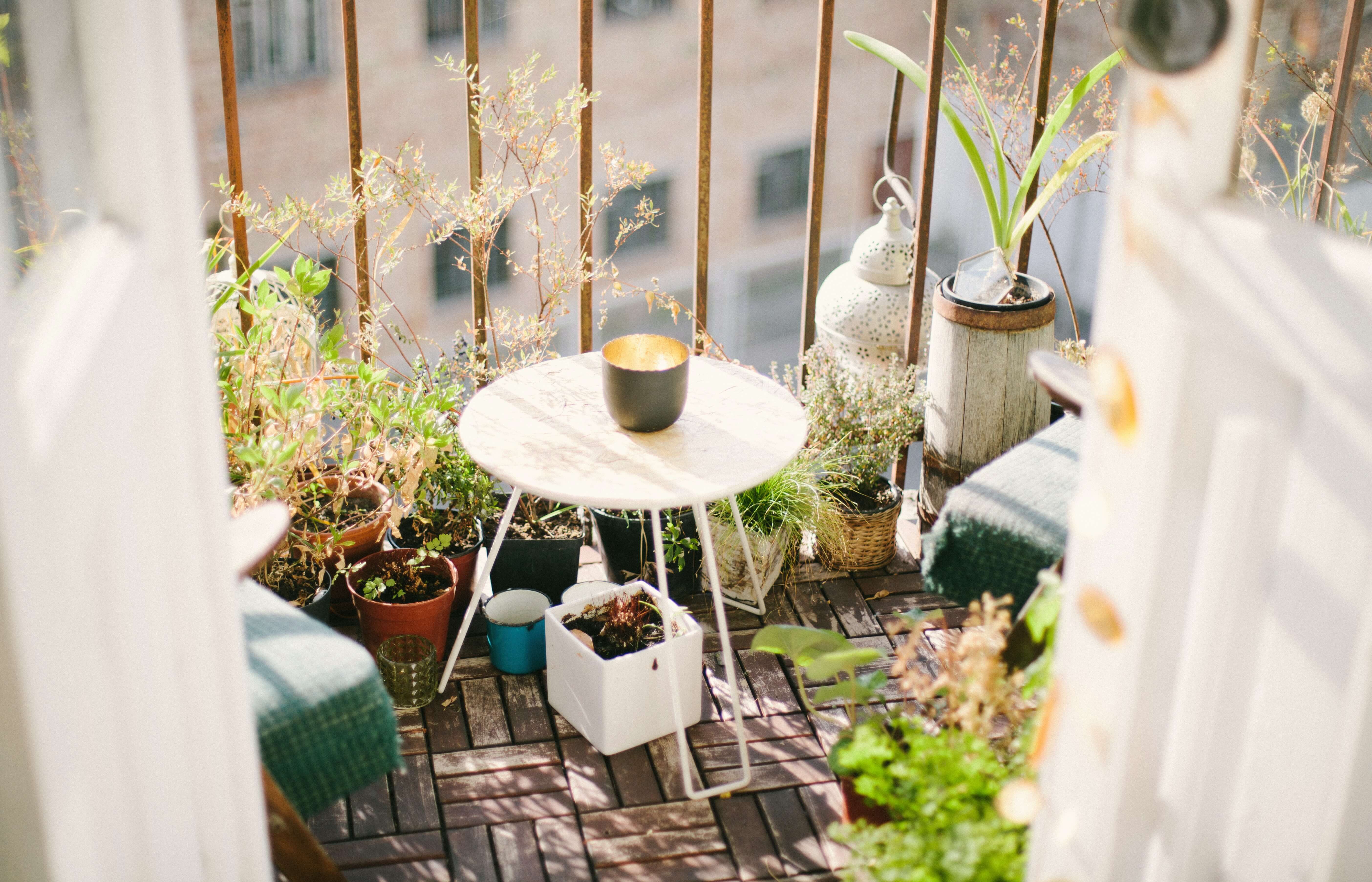 https://trinitile.com/images/news/4-Condo-Balcony-Tiles-To-Try-This-Spring.jpg