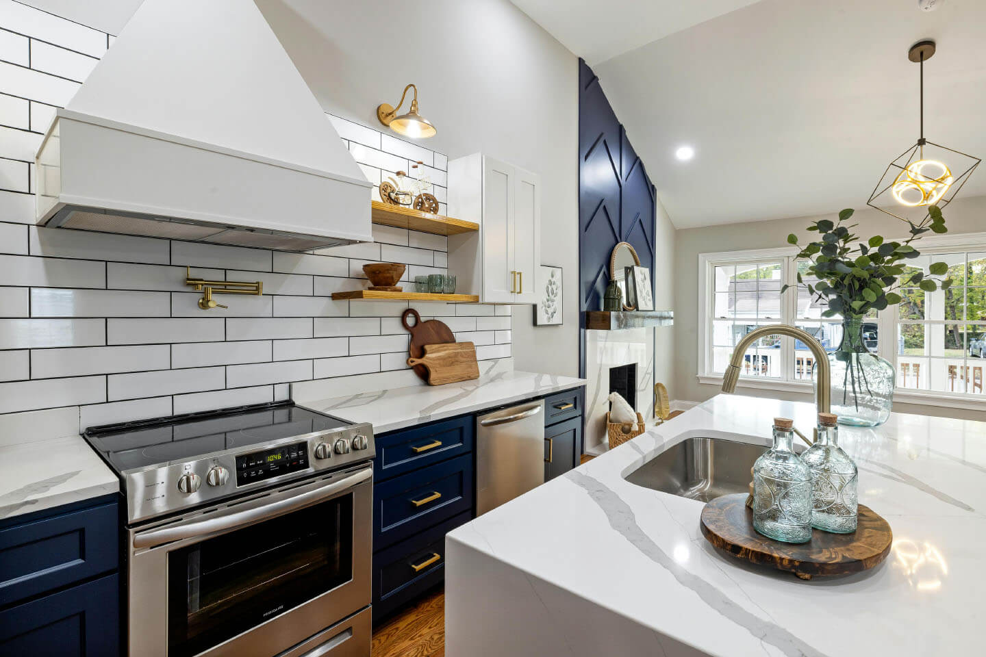 How to Match Backsplash Tile with Cabinetry & Countertops 