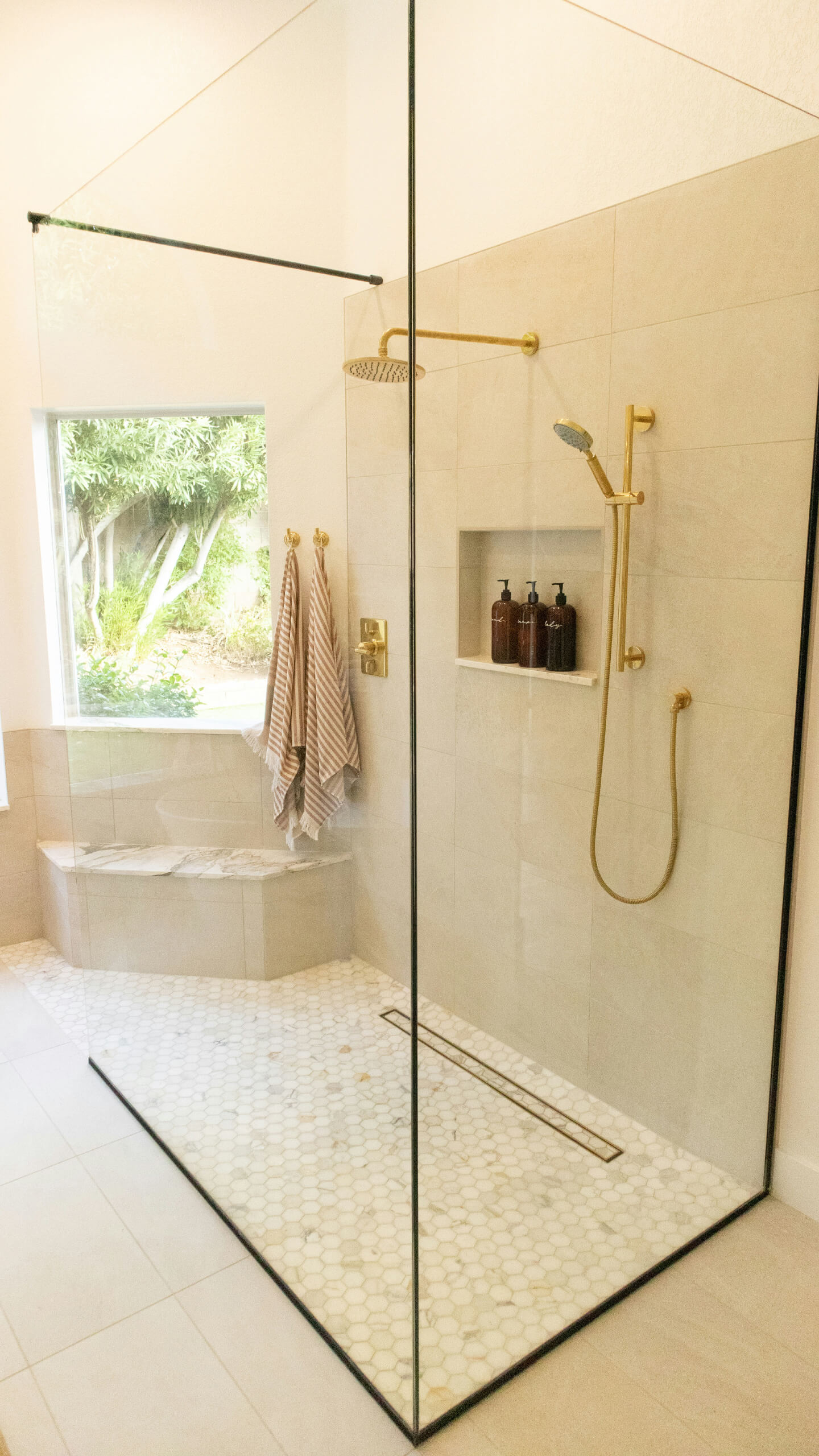 https://trinitile.com/images/news/The-Ultimate-Guide-to-Shower-Tiles.jpg